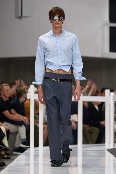 Look 4